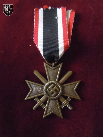 médaille croix mérite avec glaives - militaria allemand WWII