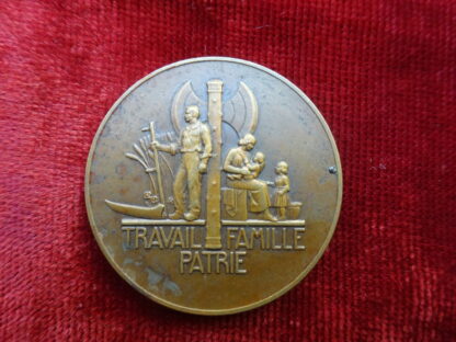 médaille de table Pétain - Militaria WWII