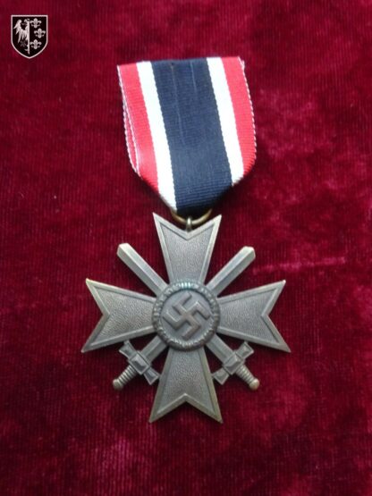 Médaille Croix du Mérite avec Glaives - militaria allemand WWII