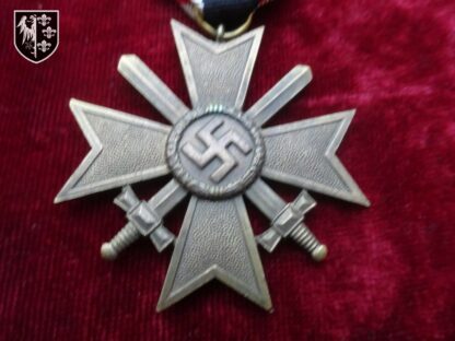 Médaille Croix du Mérite avec Glaives - militaria allemand WWII