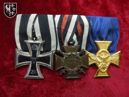 Barrette 3 médailles : croix de fer 2e classe, Ehrenkreuz et médaille Police 25 ans de service. militaria allemand