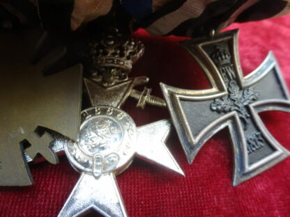 Barrette 6 médailles : croix de fer deuxième classe, Ehrenkreuz, Croix du mérite militaire bavarois avec glaives et couronne deuxième classe, médaille 25 ans de service Wehrmacht, - militaria allemand