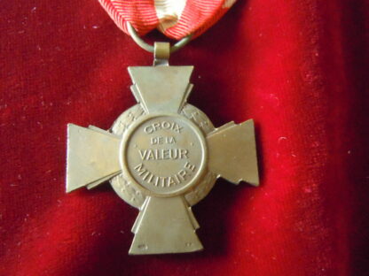 Médaille Croix de la Valeur Militaire. Très bon état.