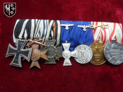Barrette 7 médailles: croix de fer deuxième classe, militarverdienstkreuz avec épées, ehrenkreuz, médaille 18 ans de service Heer, médaille 4 ans de service Heer, médaille commémorative Autriche et  médaille Hongrie - militaria allemand