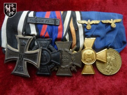 Barrette 5 médailles: croix de fer deuxième classe, Freidrich August Kreuz (avec Vor dem feide), médaille 25 ans de service Heer, médaille 12 ans de service Heer. militaria allemand