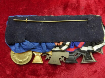 Barrette 5 médailles: croix de fer deuxième classe, Freidrich August Kreuz (avec Vor dem feide), médaille 25 ans de service Heer, médaille 12 ans de service Heer. militaria allemand