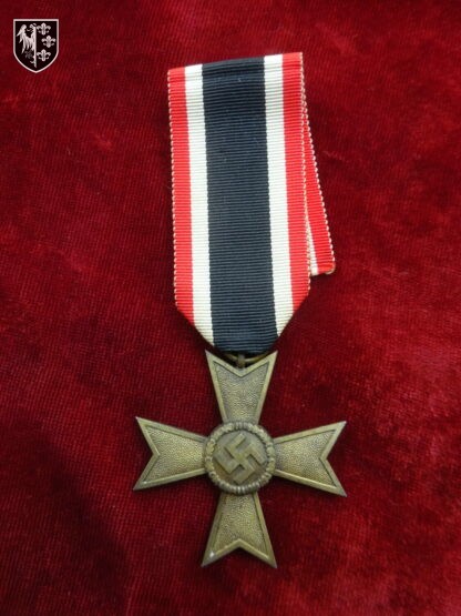 Médaille Croix du Mérite de guerre. Marquage 65 sur l'anneau. Fabricant Klein & Quenzer - militaria allemand