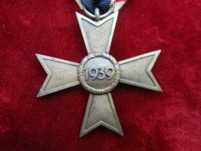 Médaille Croix du Mérite de guerre. Marquage 65 sur l'anneau. Fabricant Klein & Quenzer - militaria allemand