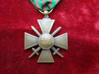 Médaille Croix de Guerre 1914-1918 - militaria France - French militaria