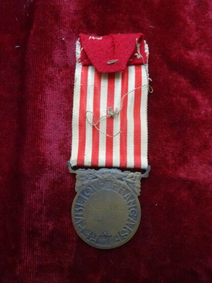 Médaille commémorative 1914-1918 avec sa miniature.