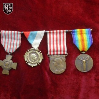 barrette 4 médailles - militaria France
