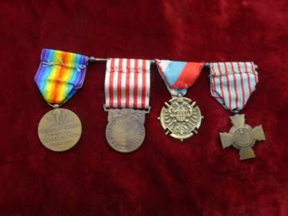 barrette 4 médailles - militaria France