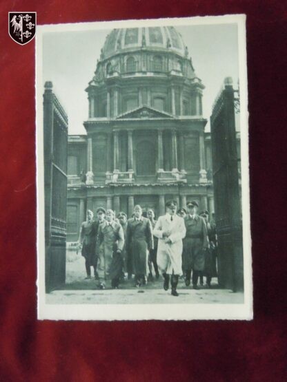 Carte postale Adolf Hitler visite aux Invalides tombeau de Napoléon - Militaria allemand