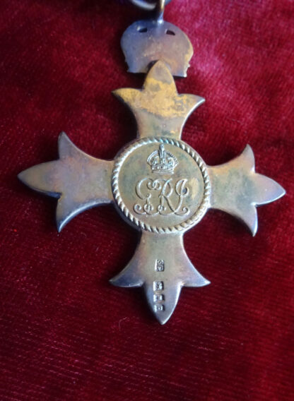 Médaille Order of the British Empire (civil) 1918 premier type, argent, Garrard and Co,1918 (poinçon "C"), dans son écrin d'origine. Rare.