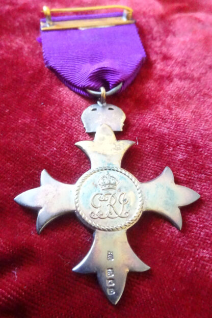 Médaille Order of the British Empire (civil) 1918 premier type, argent, Garrard and Co,1918 (poinçon "C"), dans son écrin d'origine. Rare.