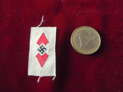Insigne Hitlerjugend en tissus. Hauteur 4 centimètres. - Militaria allemand