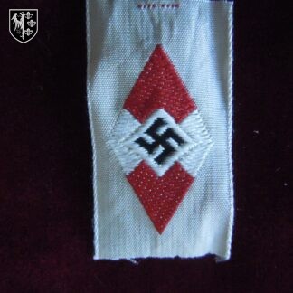 Insigne Hitlerjugend en tissus. Hauteur 4 centimètres. Militaria allemand