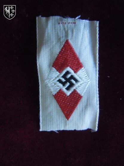 Insigne Hitlerjugend en tissus. Hauteur 4 centimètres. Militaria allemand