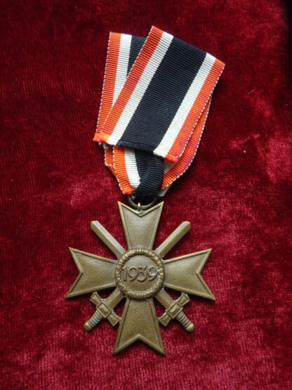 Médaille Croix du Mérite avec Glaives - Militaria allemand