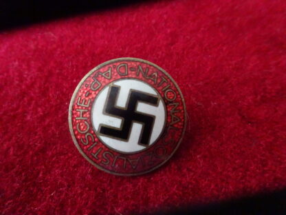 Insigne boutonnière du Parti
