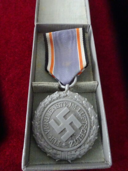 Médaille Luftschutz RÉSERVÉ (CD)
