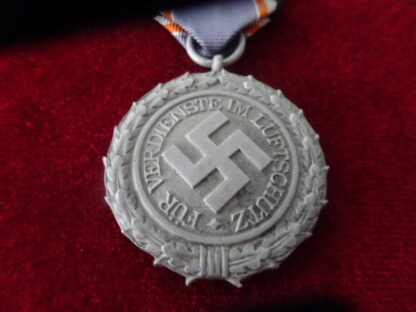 Médaille Luftschutz RÉSERVÉ (CD) – Image 3